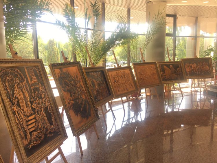 Expoziție de metaloplastie a artistului francez Vincent Claude Van Waeyenberghe, la Biblioteca Județeană „Petre Dulfu” Baia Mare