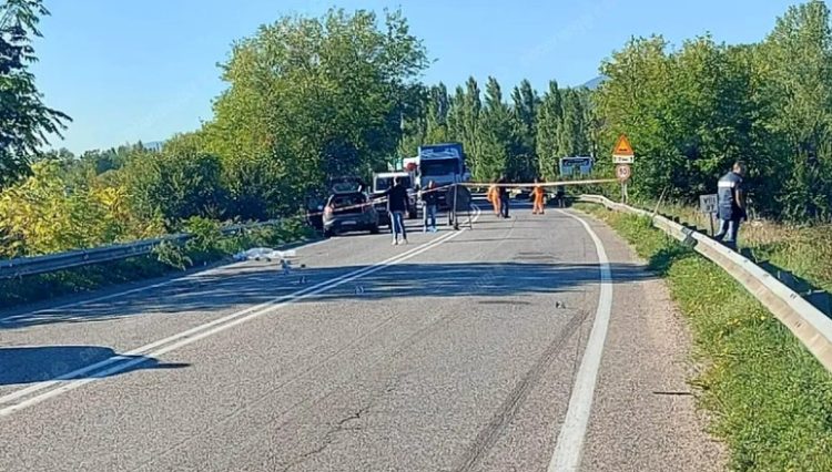 O româncă de 23 de ani a fost găsită fără suflare pe marginea drumului în Italia