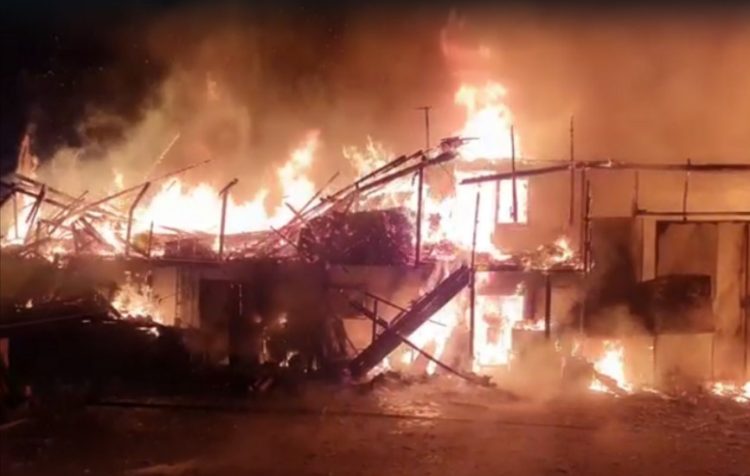 O mănăstire a fost mistuită de flăcări. Nu s-au raportat victime