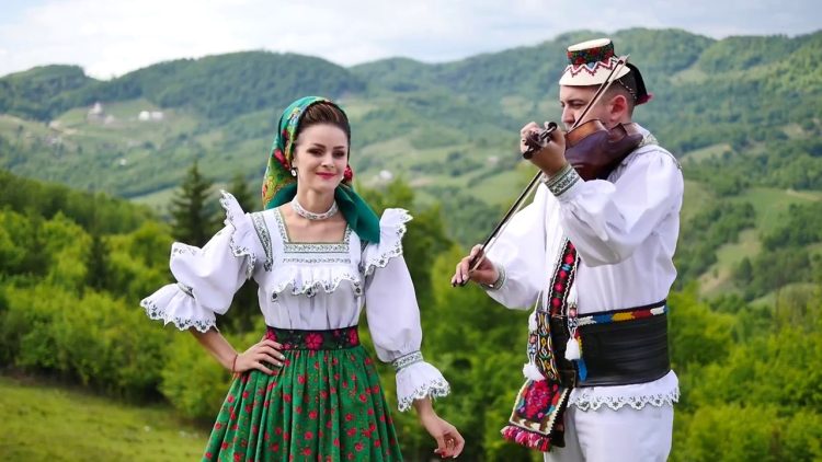 Amalia și Vasilică Ceterașu vor fi părinți de gemeni. Artista e însărcinată în 13 săptămâni