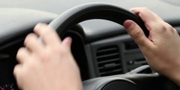 Minor depistat la volan în Săliştea de Sus. El şi mama care i-a dat maşina sunt cercetaţi