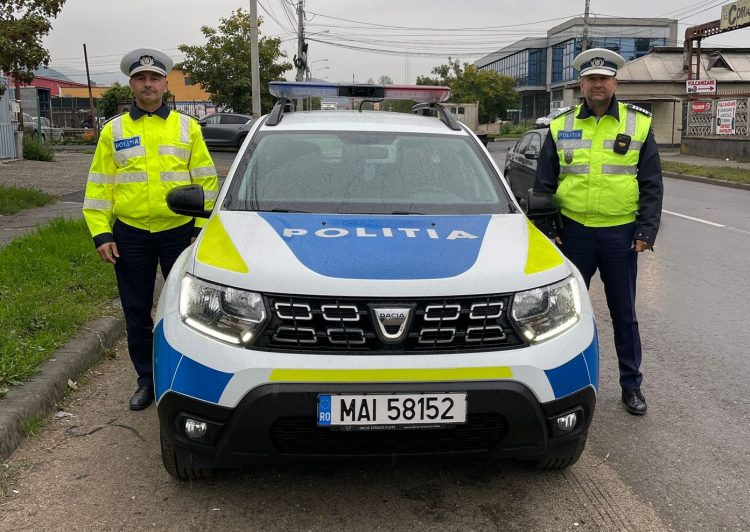 Doi polițiști ai Serviciului Rutier Maramureş au escortat un şofer care transporta la spital un bărbat de 48 de ani bolnav