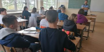 Polițiștii Biroului Siguranța Școlară continuă activitățile de prevenire în şcoli