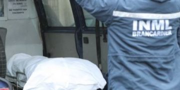 INCREDIBIL: Un bărbat a fost găsit decedat pe un trotuar de pe Strada Victoriei din Baia Mare