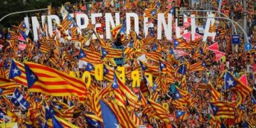Zeci de mii de catalani au protestat în Barcelona pentru independența față de Spania