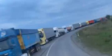 Nebunie la Halmeu. Coadă de sute de TIR-uri