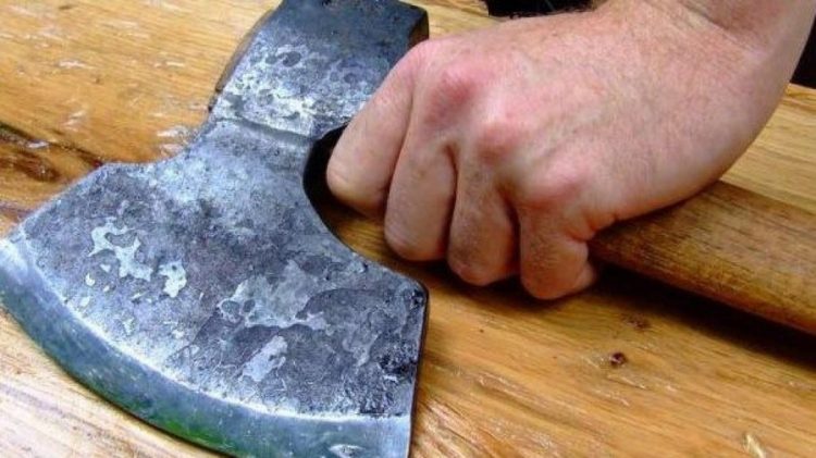 Țara în care se intră în UPU cu toporul și se taie asistentele