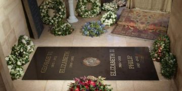 Prima fotografie cu noua piatră funerară de la locul unde a fost înmormântată regina Elisabeta a II-a