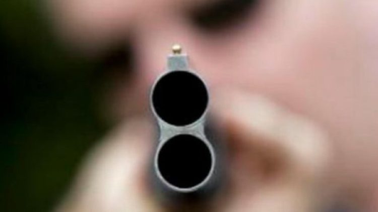 Vlad a fost împușcat de patru ori de un individ cuprins de o criză de gelozie. Ce spun doctorii despre șansele de supraviețuire