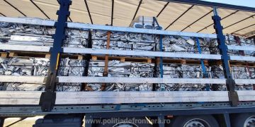Peste 48 de tone de deşeuri de aluminiu, în două mijloace de transport, oprite de poliţiştii de frontieră
