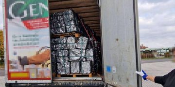 Două TIR-uri, încărcate cu 44 de tone deşeuri din aluminiu, oprite la intrarea în ţară
