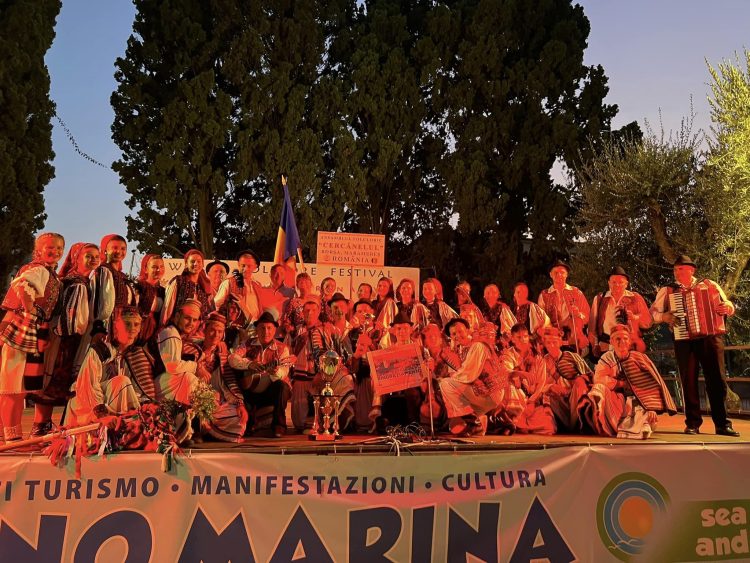 Ansamblul Folcloric Cercănelul din Borșa aduce acasă trofeul Festivalului Mondial de folclor din Franța