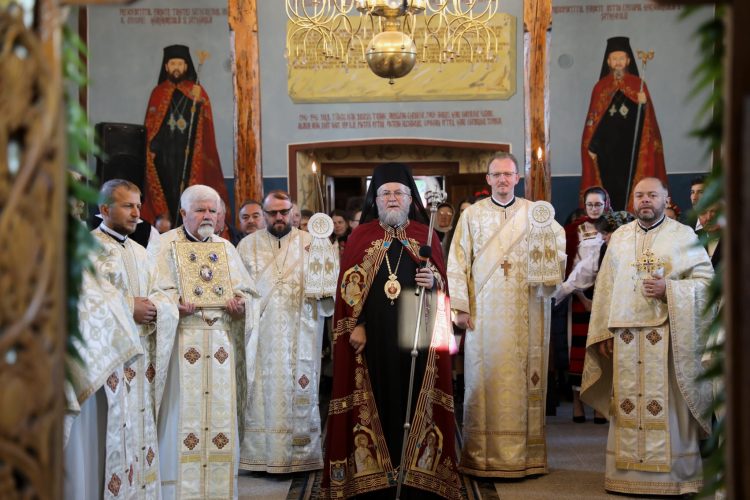Biserica „Sfinții Arhangheli Mihail și Gavriil” din Odești – Protopopiatul Chioar a fost resfinţită