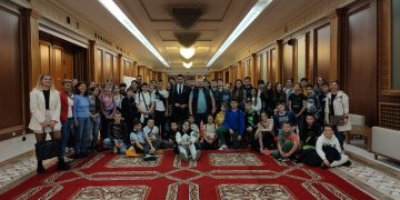 Elevii maramureșeni vizitează Parlamentul României