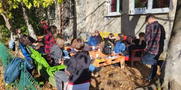 Peste 40 de tineri s-au bucurat de ultimele zile călduroase de toamnă la Garden Party. 🎉🍂