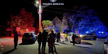 Urmărire în trafic soldată cu un accident, pentru prinderea a doi tineri care  au spart mai multe magazine din Bârsana, Şomcuta Mare, Berchez