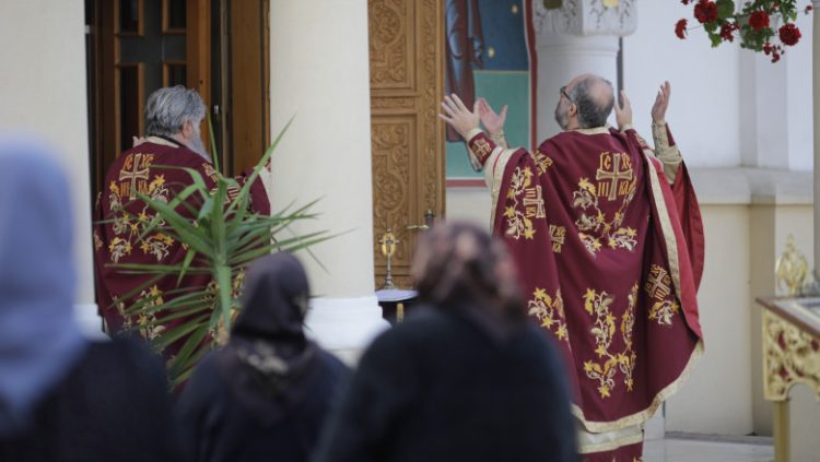 Preot, atacat în timpul rugăciunii, de un român
