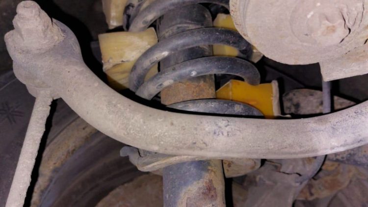 Schemă românească: A mers la RAR după ce și-a „reparat” singur mașina