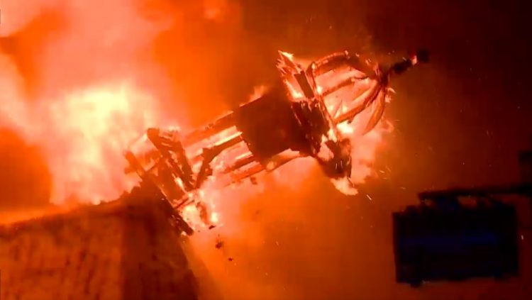 Acoperişul Arhiepiscopiei Tomisului s-a făcut scrum