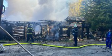 Incendiu violent la o pensiune din Cavnic – FOTO