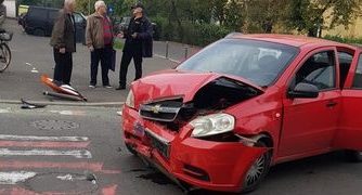 Impact între două autoturisme în fața Școlii Gimnaziale ”Dimitrie Cantemir” din Baia Mare