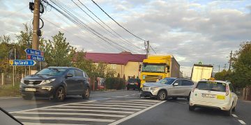 Impact între două autoturisme pe Dura. Trafic îngreunat
