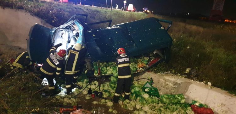 Maramureşean rănit, după ce a ajuns în şanţ pe centura Satu Mare cu autoutilitara încărcată cu varză