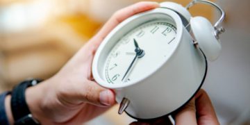 Când se schimbă ora în acest an. Cum ne poate afecta organismul trecerea la ora de iarnă