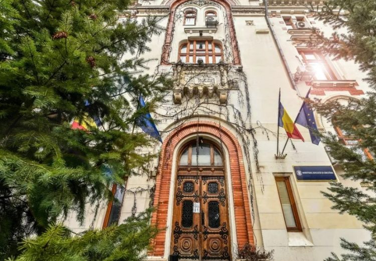 Ministerul Educației lansează pe Facebook o rubrică dedicată profesorilor