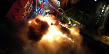 Acoperişul Arhiepiscopiei Tomisului s-a făcut scrum