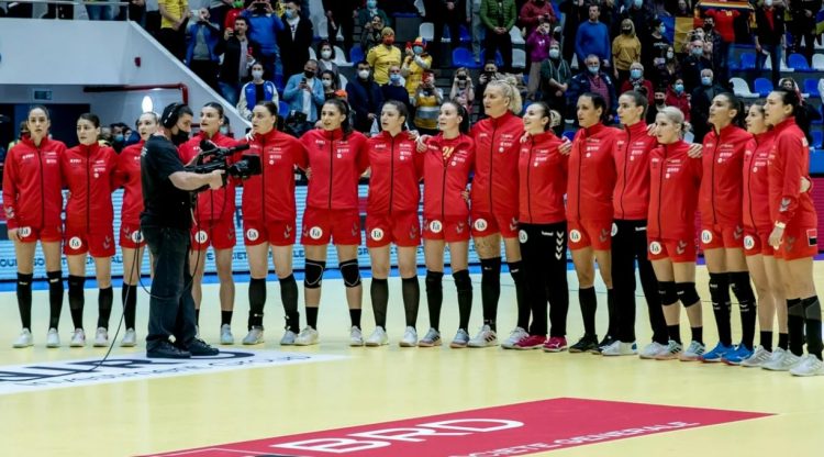 România – Serbia 26-20, la Trofeul Carpați de handbal feminin! Succes important pentru elevele lui Florentin Pera