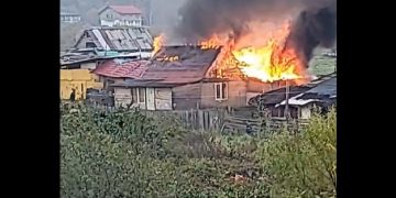 Incendiu violent! O casă de pe Craica arde ca o torţă – FOTO
