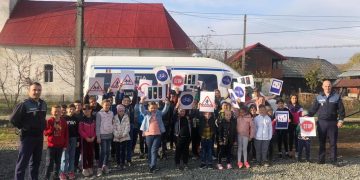 În vacanță la Școala Gimnazială Lăpuș, cu laboratorul mobil de educație rutieră