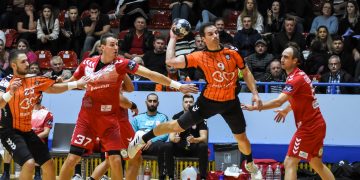 Handbal. Liga Zimbrilor. CS Minaur Baia Mare – Dinamo București: 31-32 (14-14)