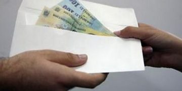 Director din CNAIR, prins de DNA când lua mită pentru a da contracte cu dedicație