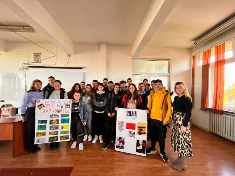 Activități preventive desfășurate de polițiști în școli, de Ziua Europeană de Luptă Împotriva Traficului de Persoane