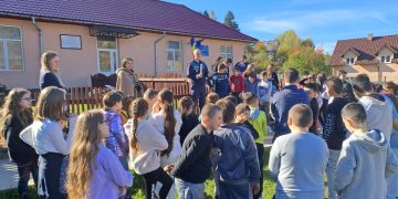 Polițiștii Biroului Siguranța Școlară prezenți în mijlocul elevilor din Borşa şi Budeşti