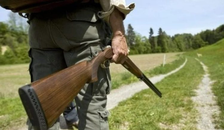 Și-a pus capăt zilelor la doar 19 ani. A furat o pușcă de vânătoare și s-a sinucis