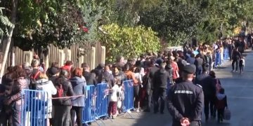 Record de pelerini în acest an la Sfânta Parascheva. Peste 240.000 de credincioşi s-au închinat la raclă