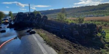 Ultima oră. Trafic oprit pe DN 13 din cauza unui accident grav