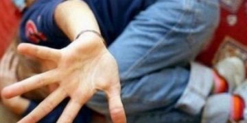 Fată de 19 ani din Câmpulung bătută de concubin, femeie din Ruscova agresată de soţ