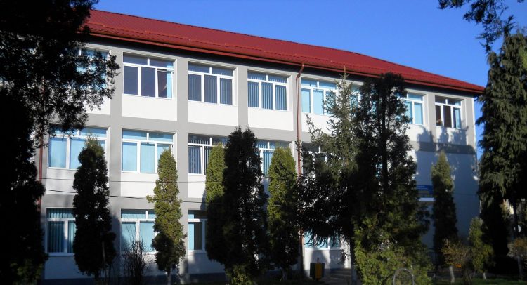 Protest în Baia Mare: Elevii de la Titulescu sunt nemulțumiți după ce ISJ-ul nu-i mai lasă în afara școlii în pauze