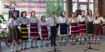 Ansambluri artistice s-au reunit la Lugoj, la Gala Maramureșeană din Banat