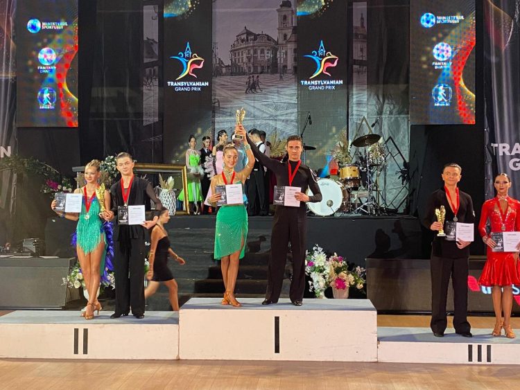 Sportivii de la Galactic Dance iar au adus medalii la Baia Mare