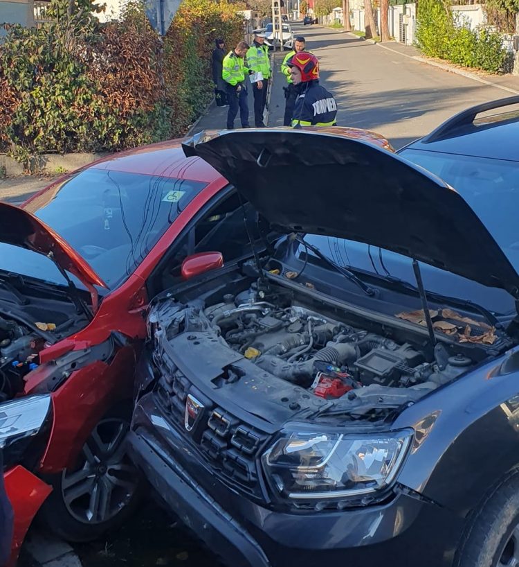 Coliziune între două autoturisme pe str. Hollosi Simon – FOTO