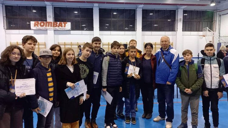 12 lucăciști au fost premiați la un concurs interjudețean de matematică