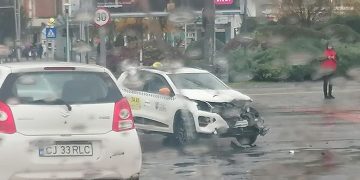 Coliziune între un taximetru şi o autoutilitară la RFN – foto