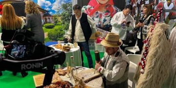 Meșter popular din Băiuț, senzația unui Târg Internațional de Turism din Polonia. VIDEO