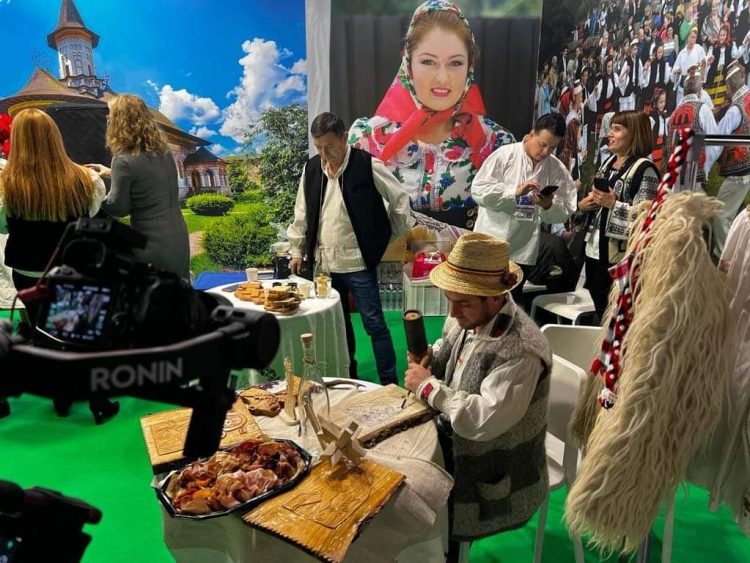 Meșter popular din Băiuț, senzația unui Târg Internațional de Turism din Polonia. VIDEO