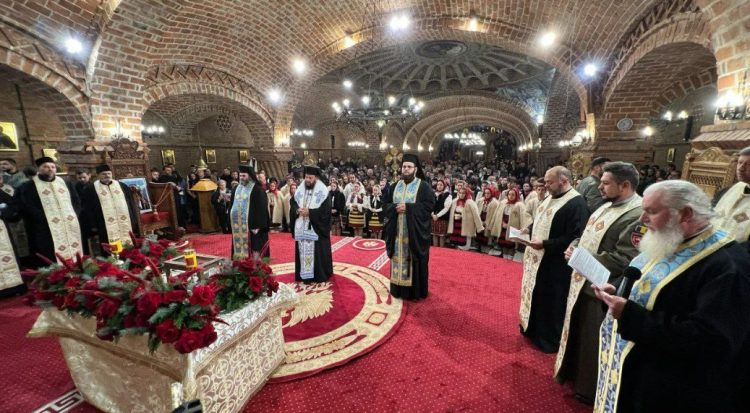 Peste două mii de băimăreni au întâmpinat Brâul Maicii Domnului